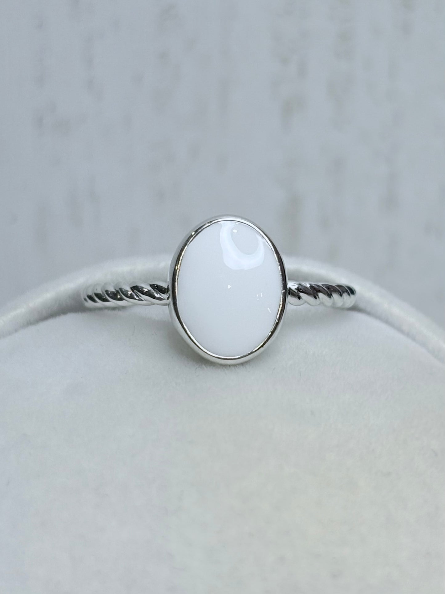 Apodis Argent torsadé, pierre blanche