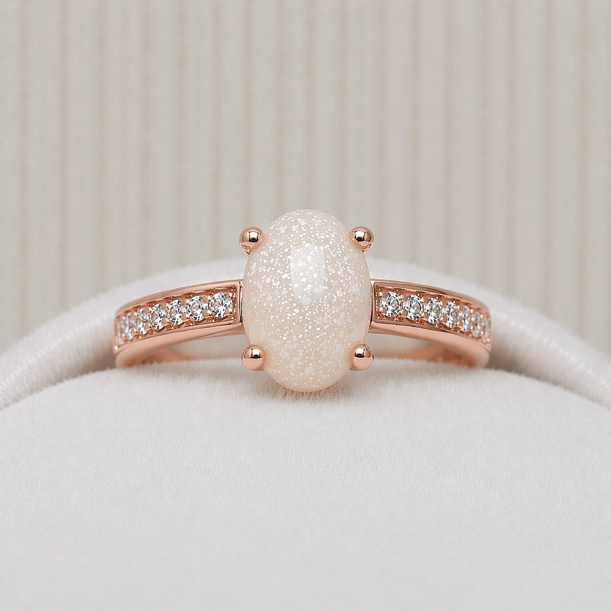 Vela ring in Rose Gold, sparkling stone