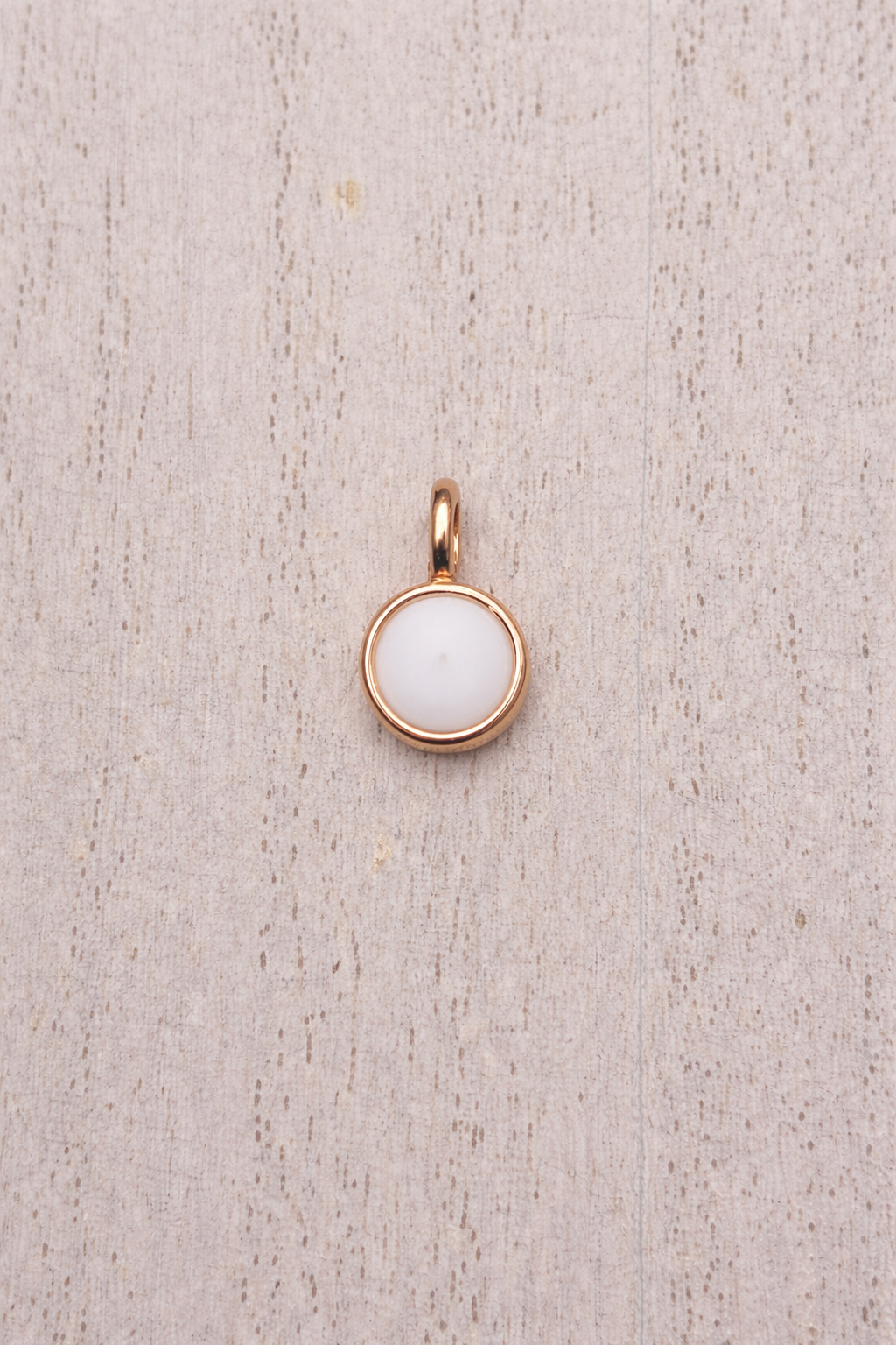 Rond Mars Pendant in Yellow Gold with white stone