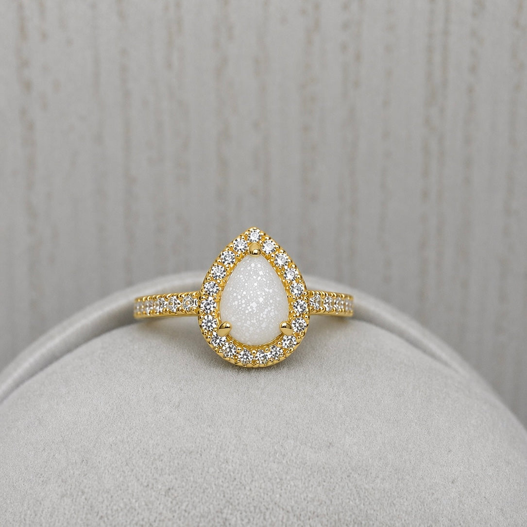 Bague Halo Or Jaune, forme poire avec pierre scintillante