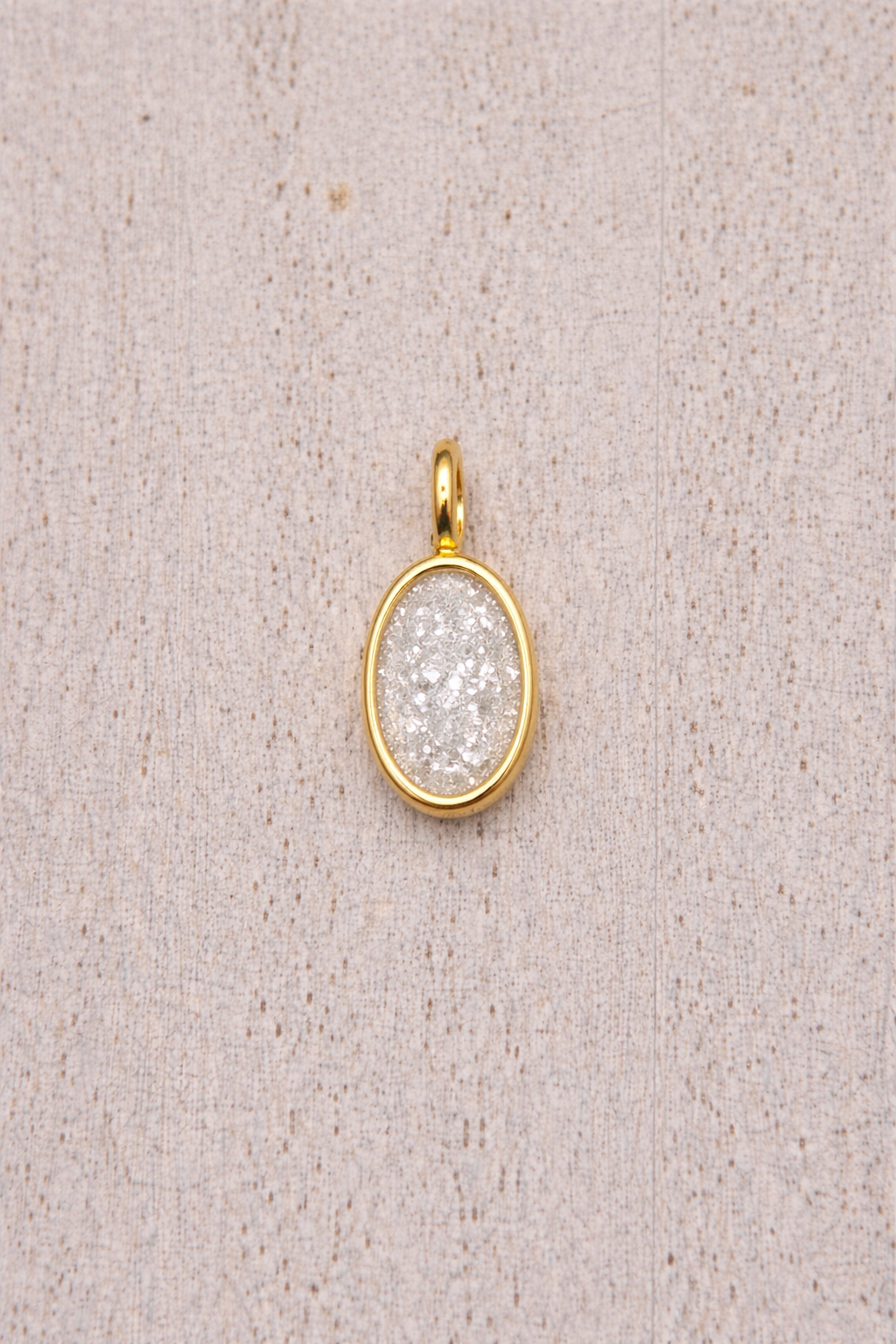 Pendentif Mars de forme ovale en Or Jaune, pierre scintillante