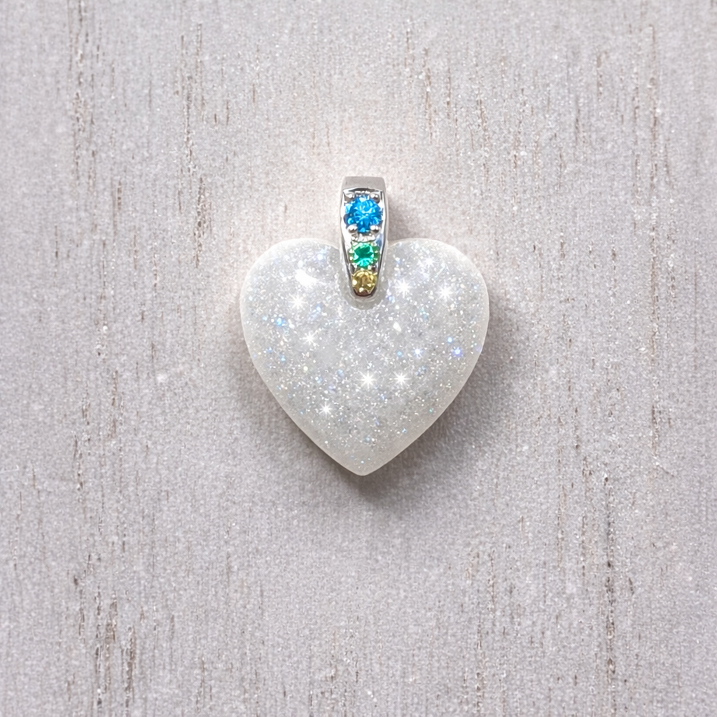 Maia heart shaped in Silver, sparkling stone