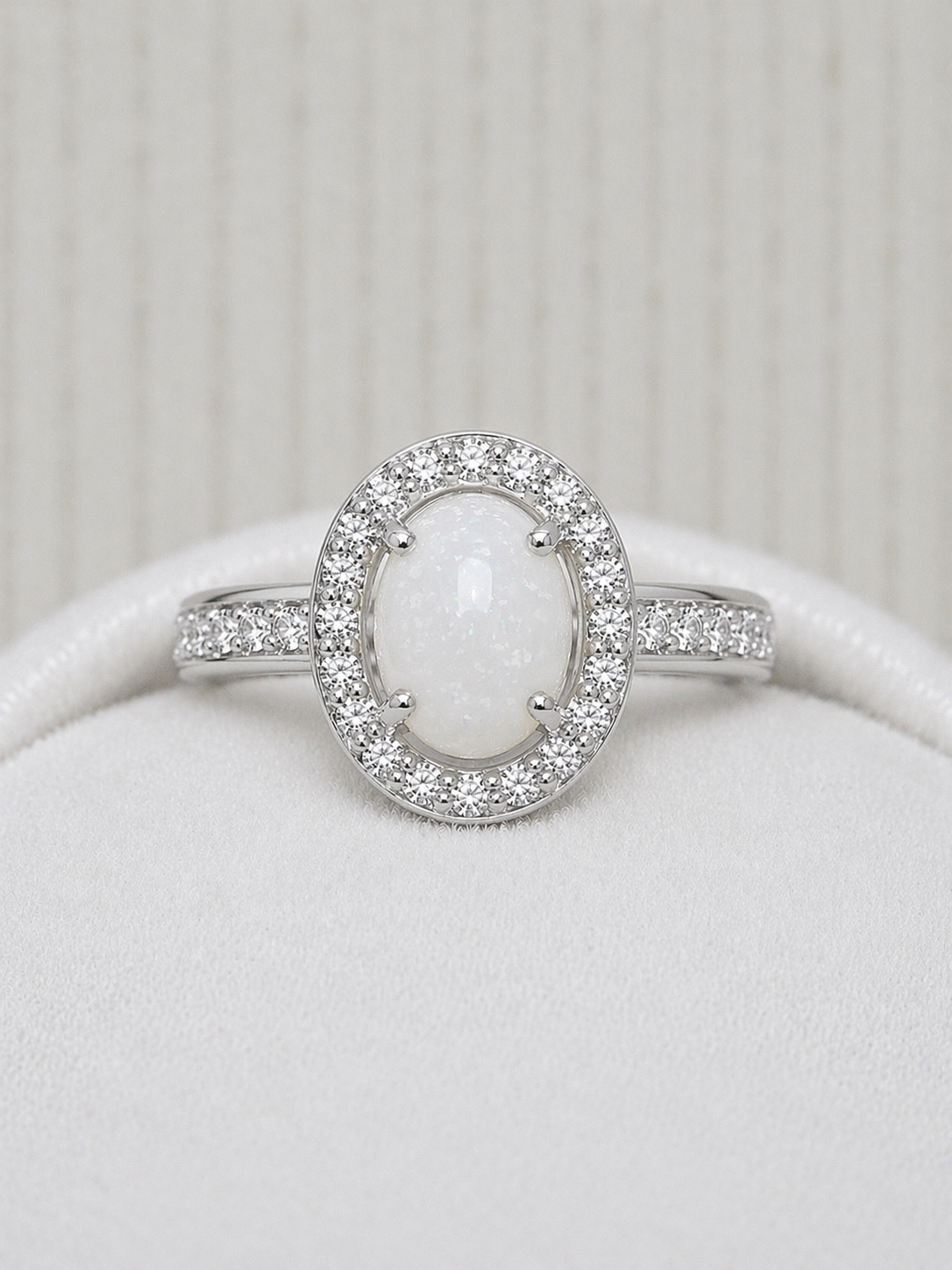 Bague Halo Argent, forme ovale avec pierre naturelle