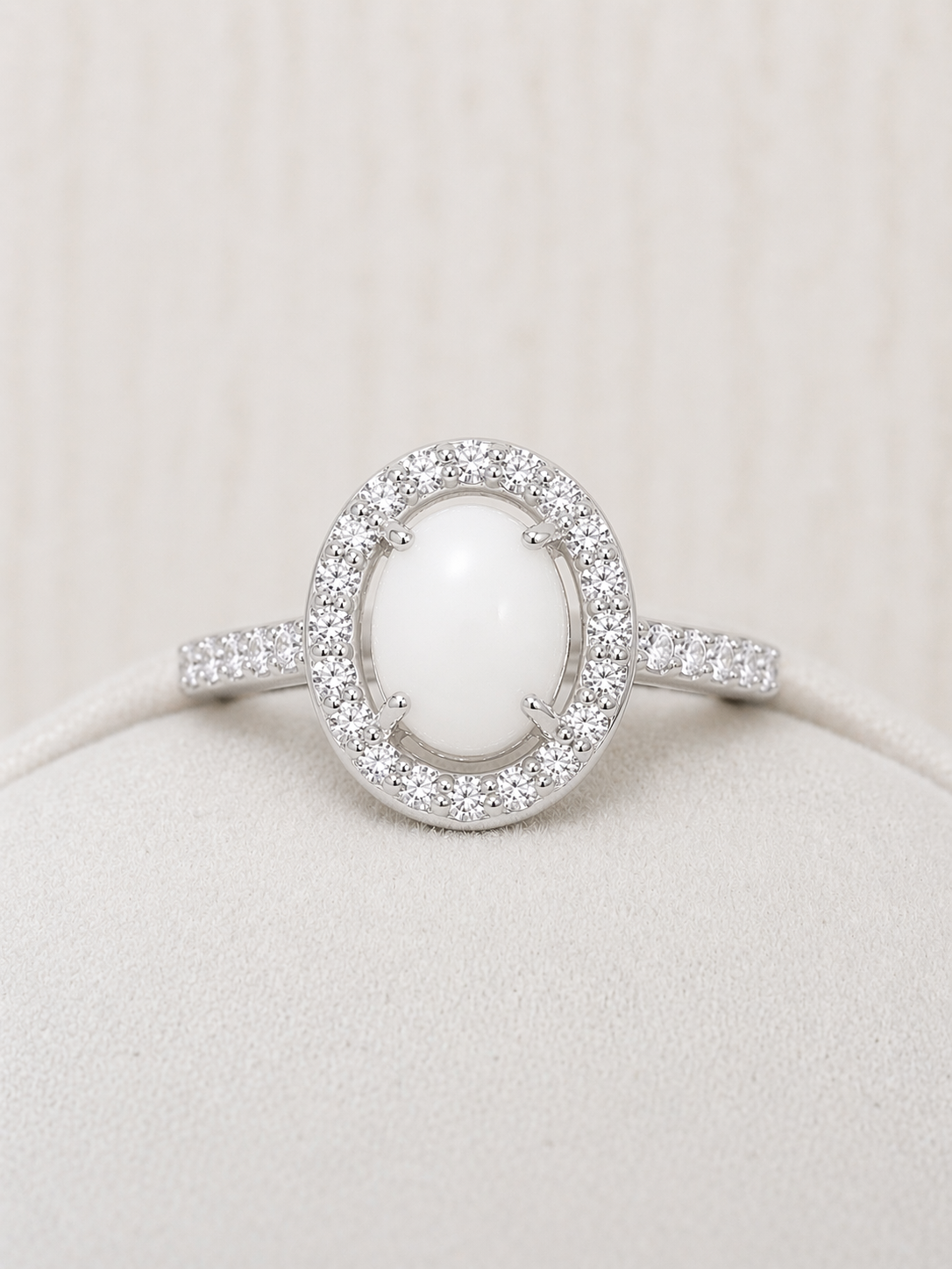 Bague Halo Argent, forme ovale avec pierre blanche
