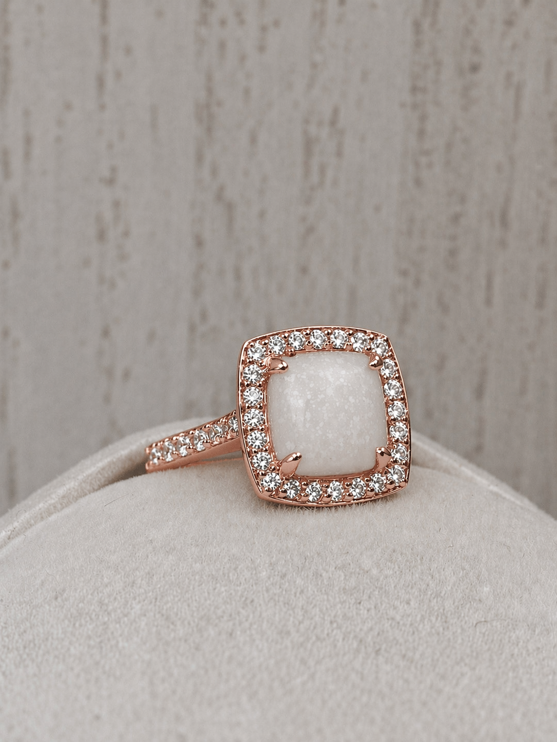 Bague Halo Or Rose, forme carrée avec pierre naturelle