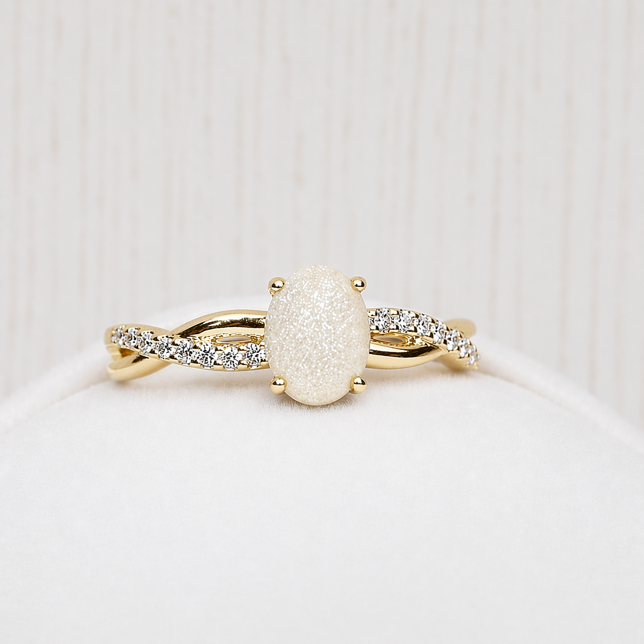 Infinity ring in Yellow gold, sparkling stone