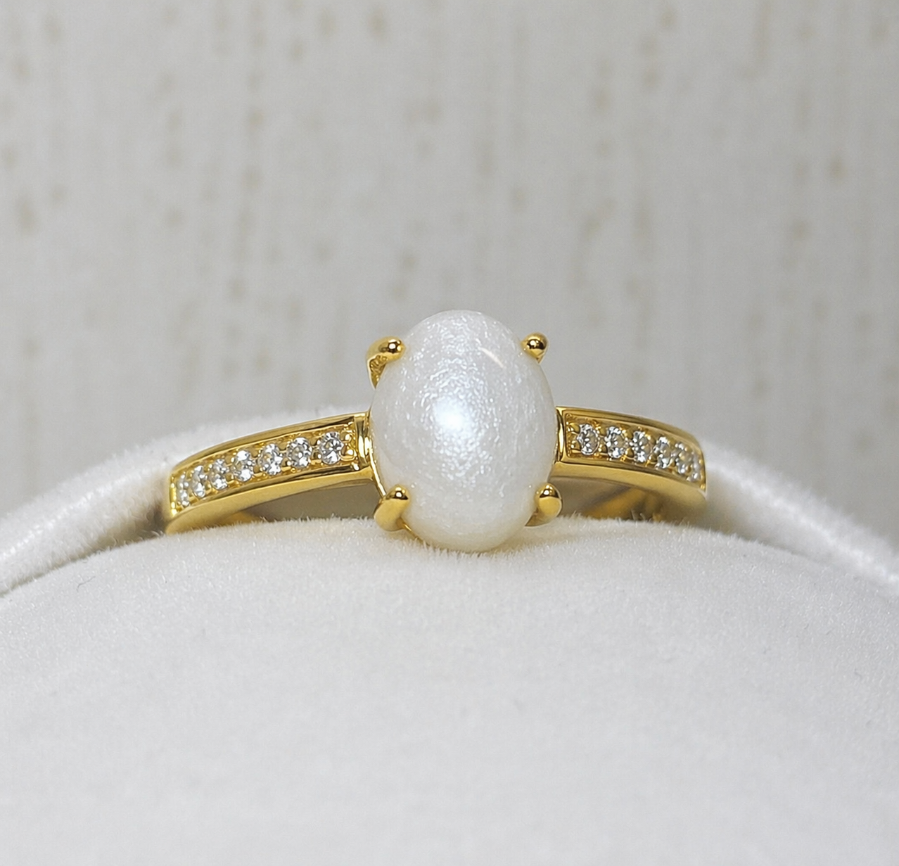 Vela ring in Yellow Gold, pearl stone