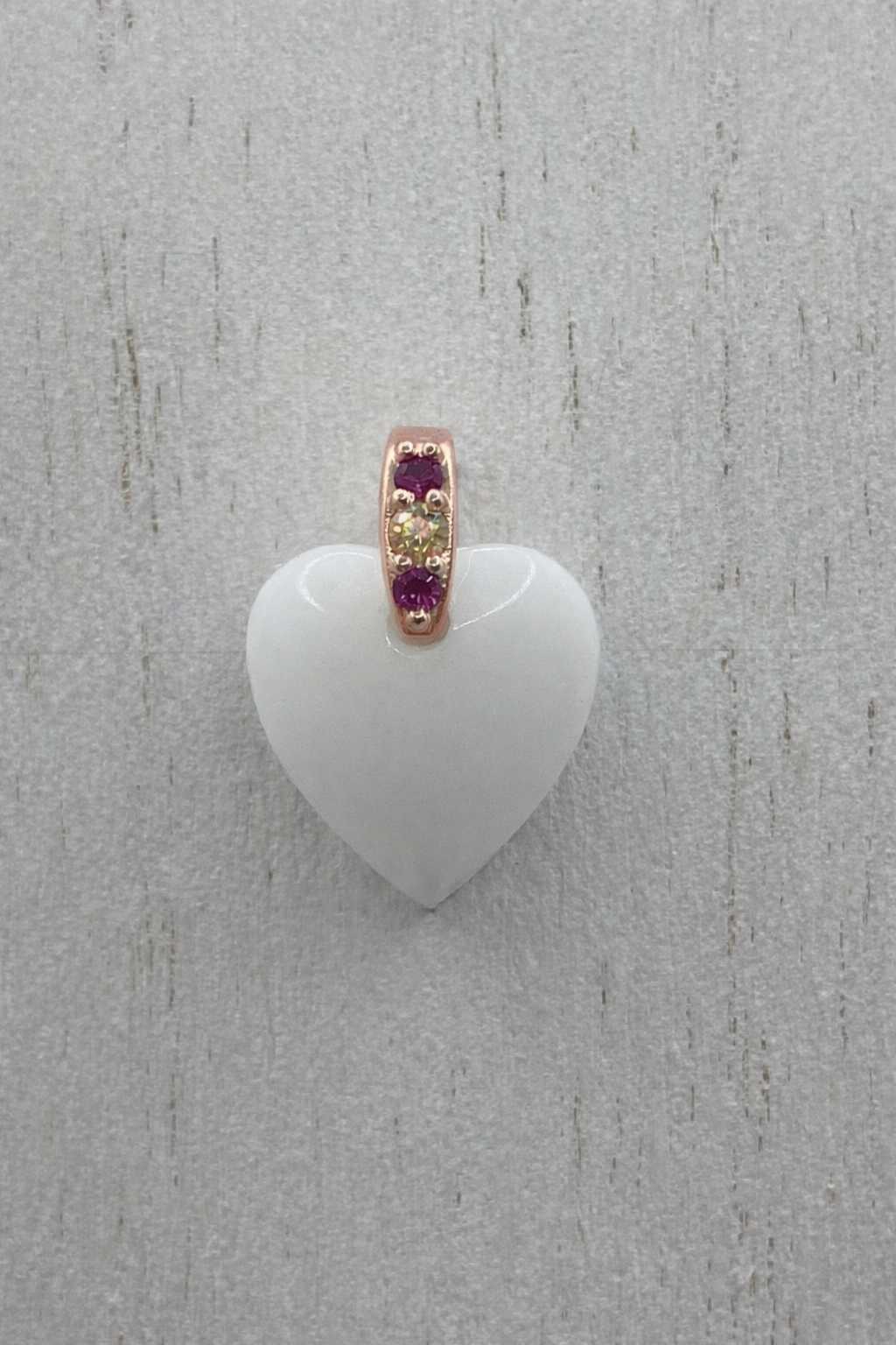 Maia heart shaped in Yellow Gold, white stone