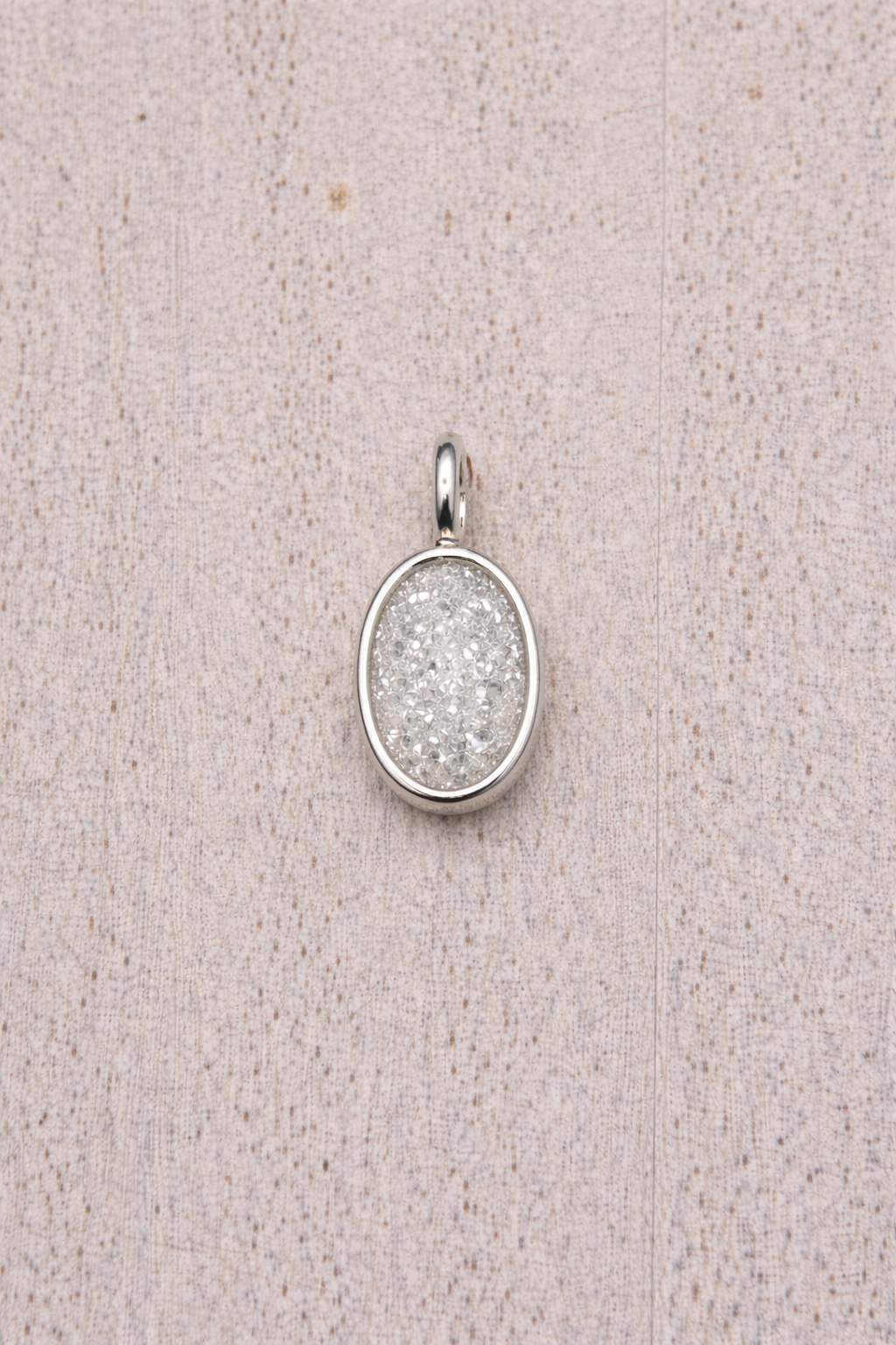 Pendentif Mars de forme ovale en Or Blanc, pierre scintillante