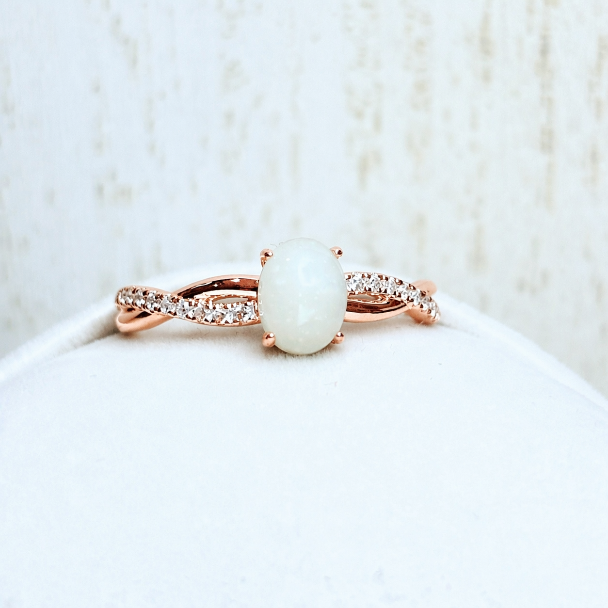 Infinity ring in Rose gold, natural stone