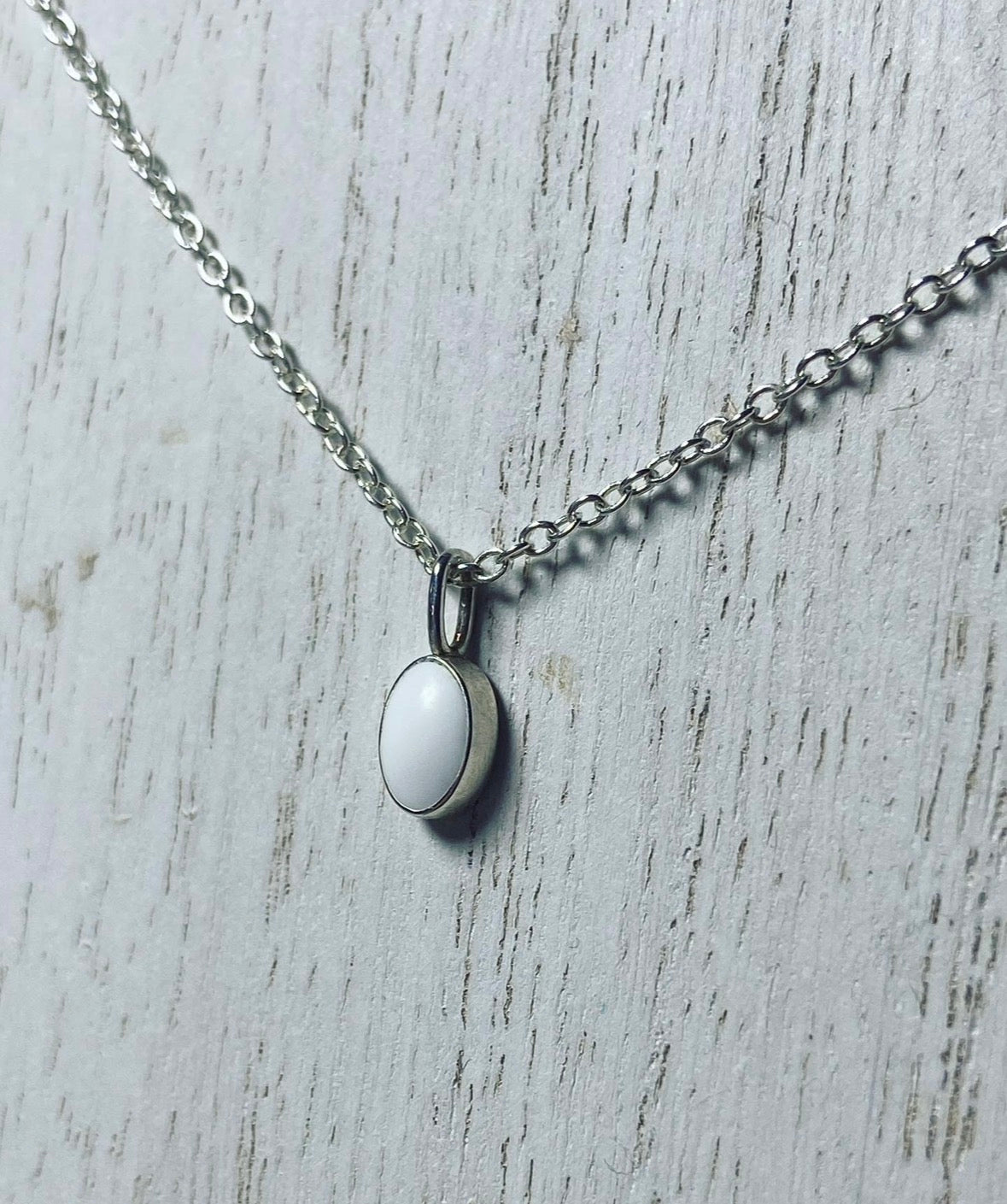 Pendentif Apodis Argent, pierre blanche