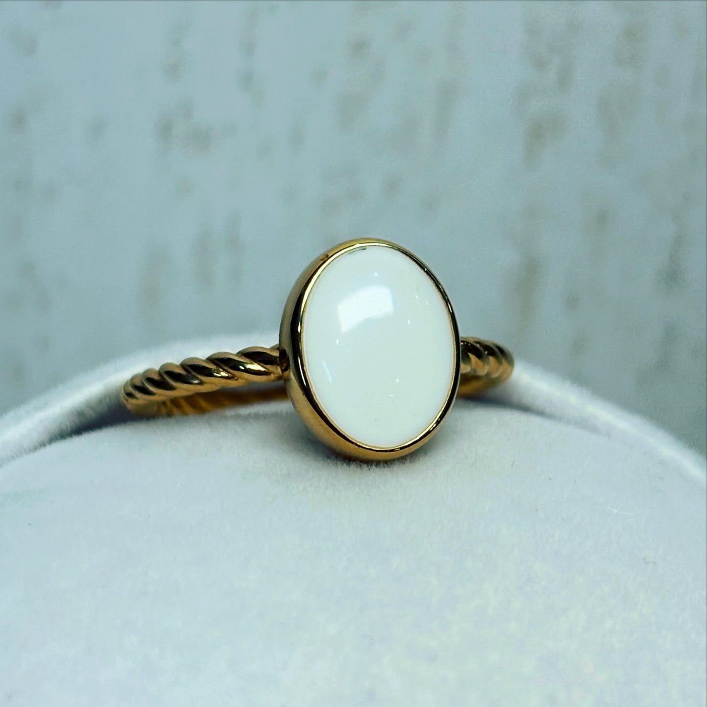 Apodis torsadé vermeil jaune, pierre blanche