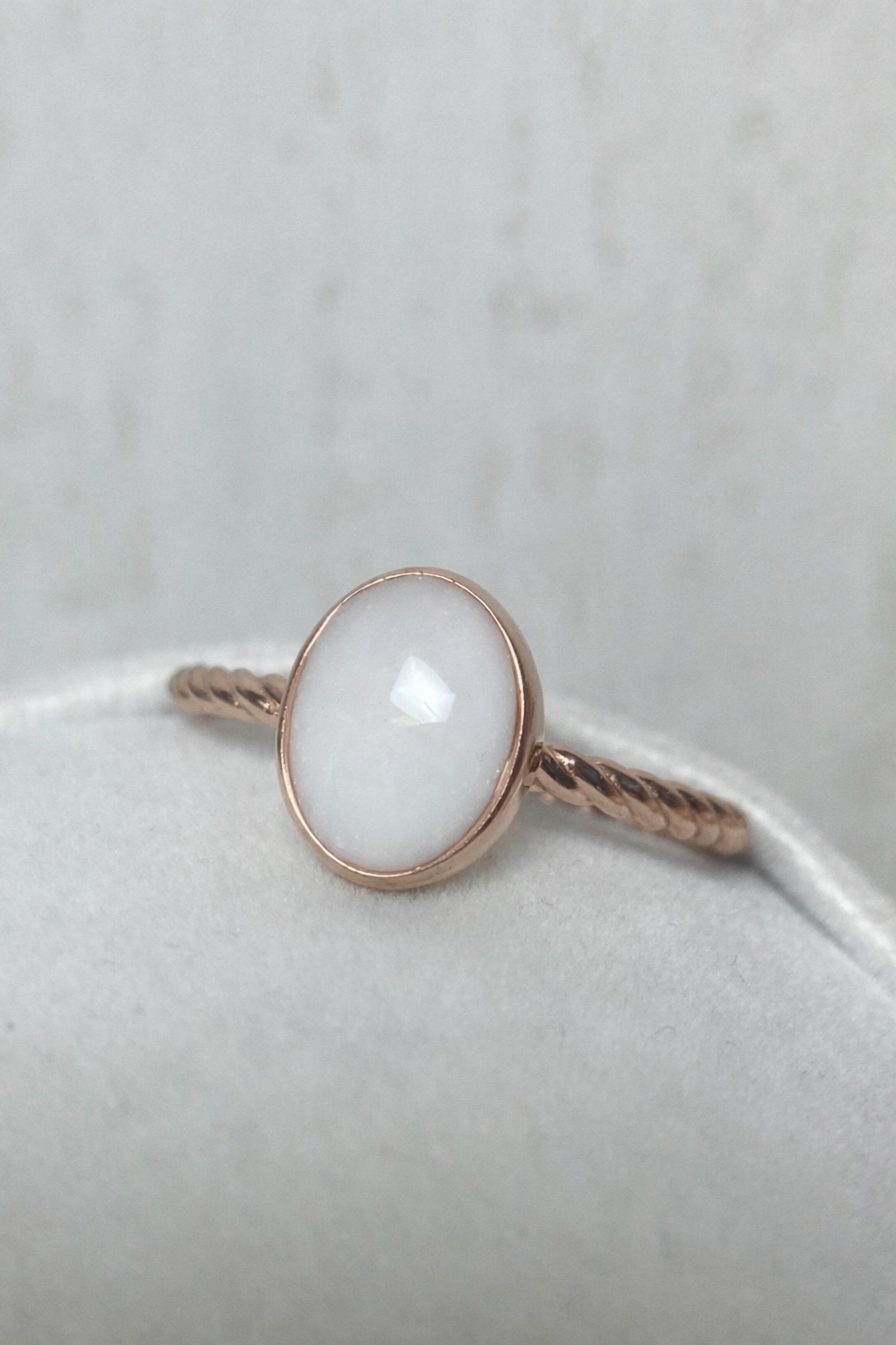 Apodis torsadé vermeil rose, pierre blanche