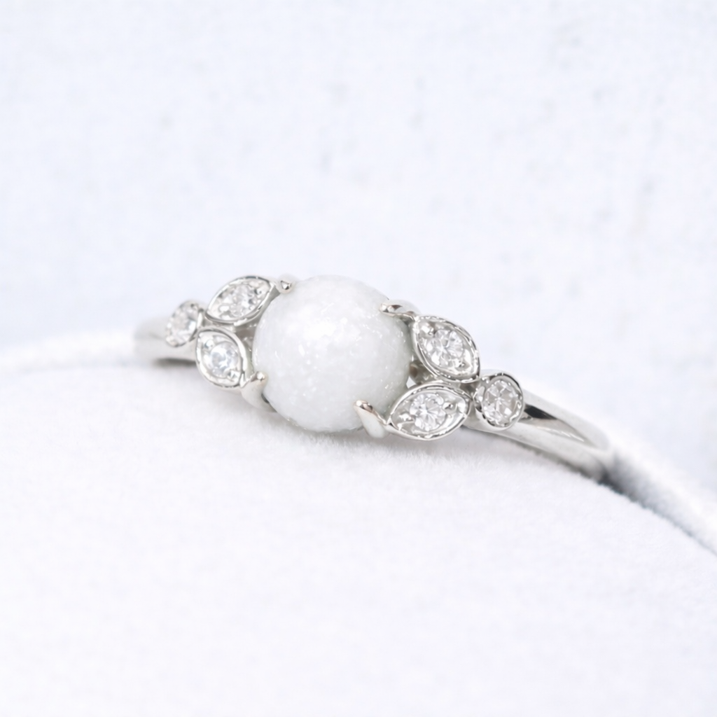 Ring Flower in White Gold with pearled stone