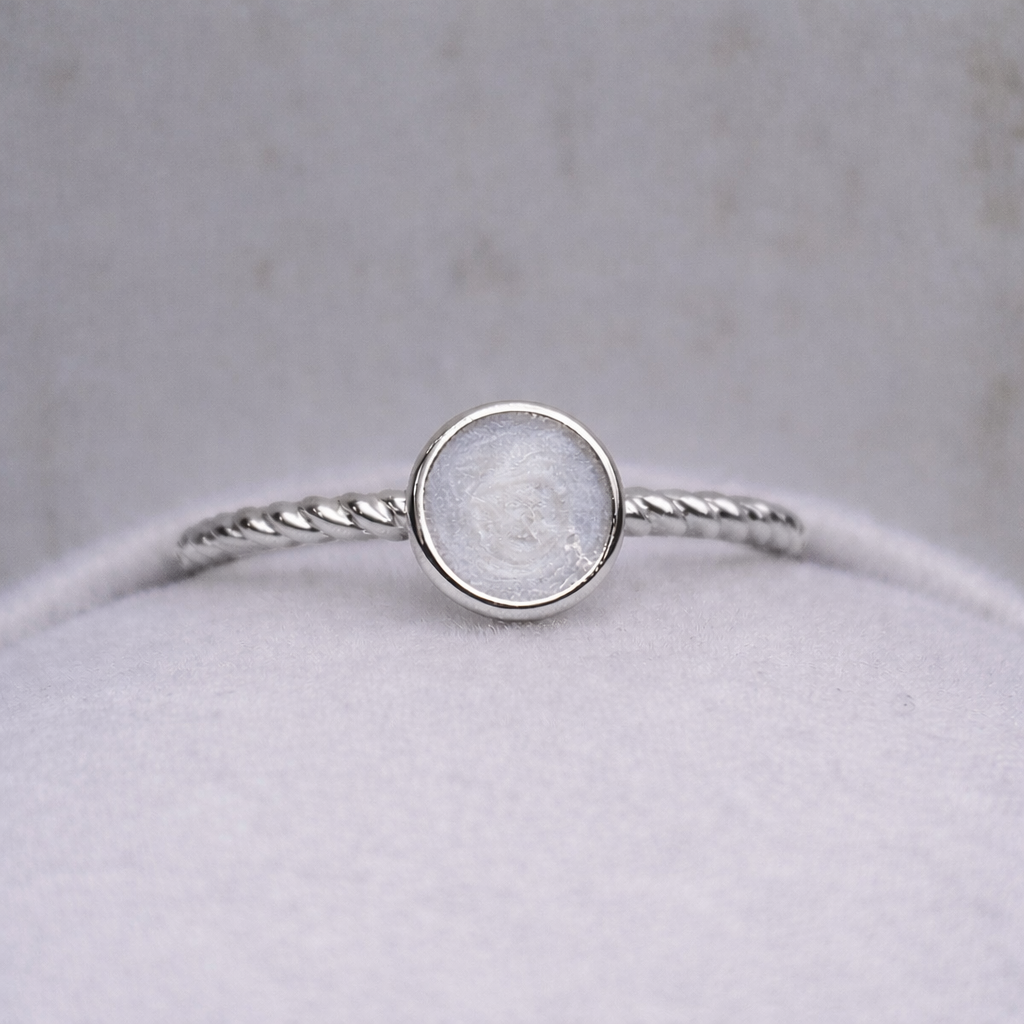 Petite Ourse rope in Silver, pearl stone