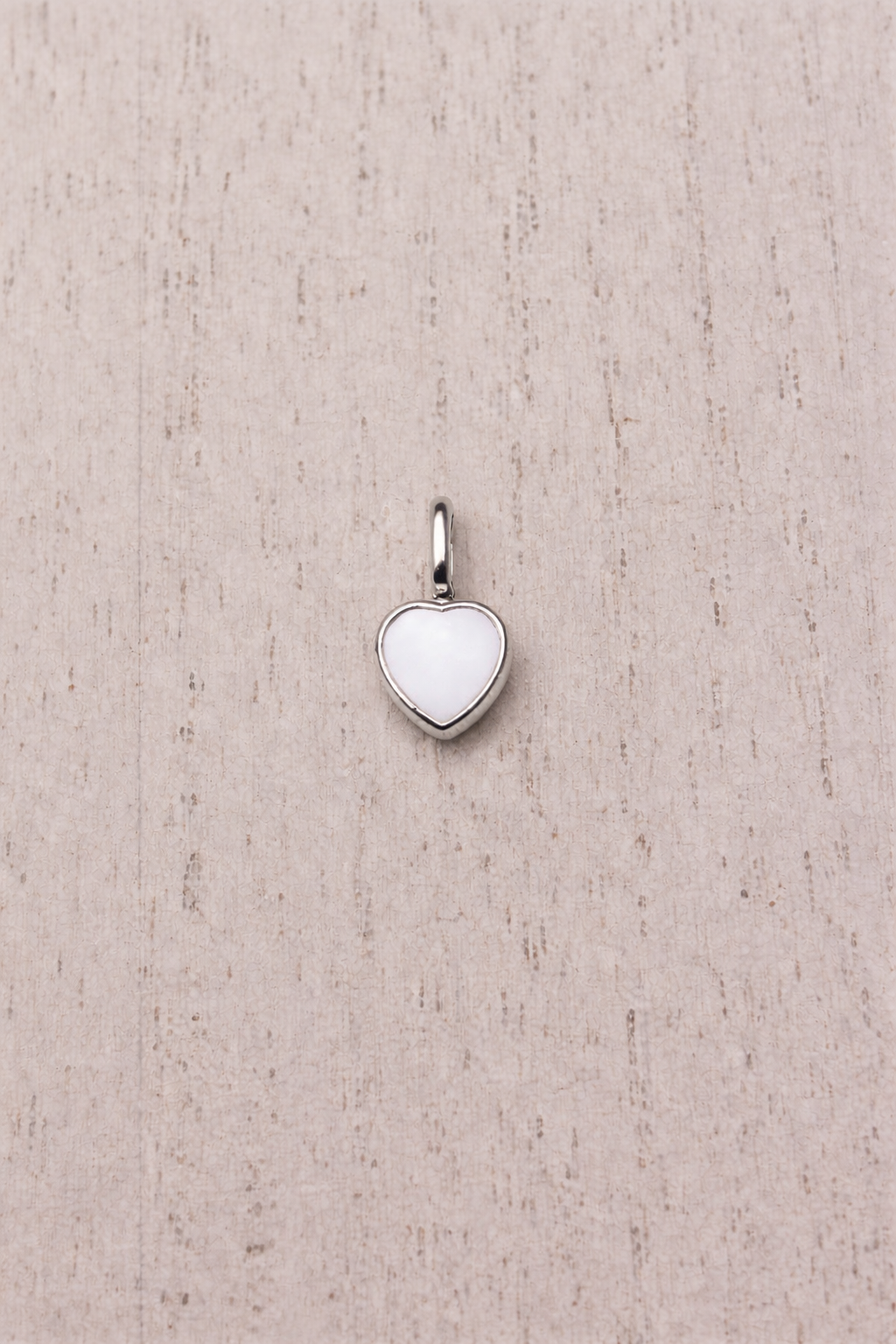 Pendentif Mars de forme coeur en Or Blanc, pierre blanche