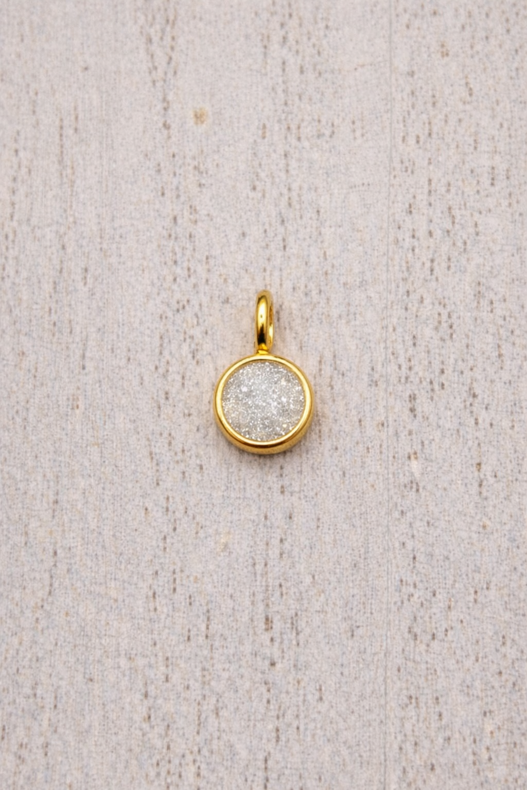 Rond Mars Pendant in Yellow Gold with white stone