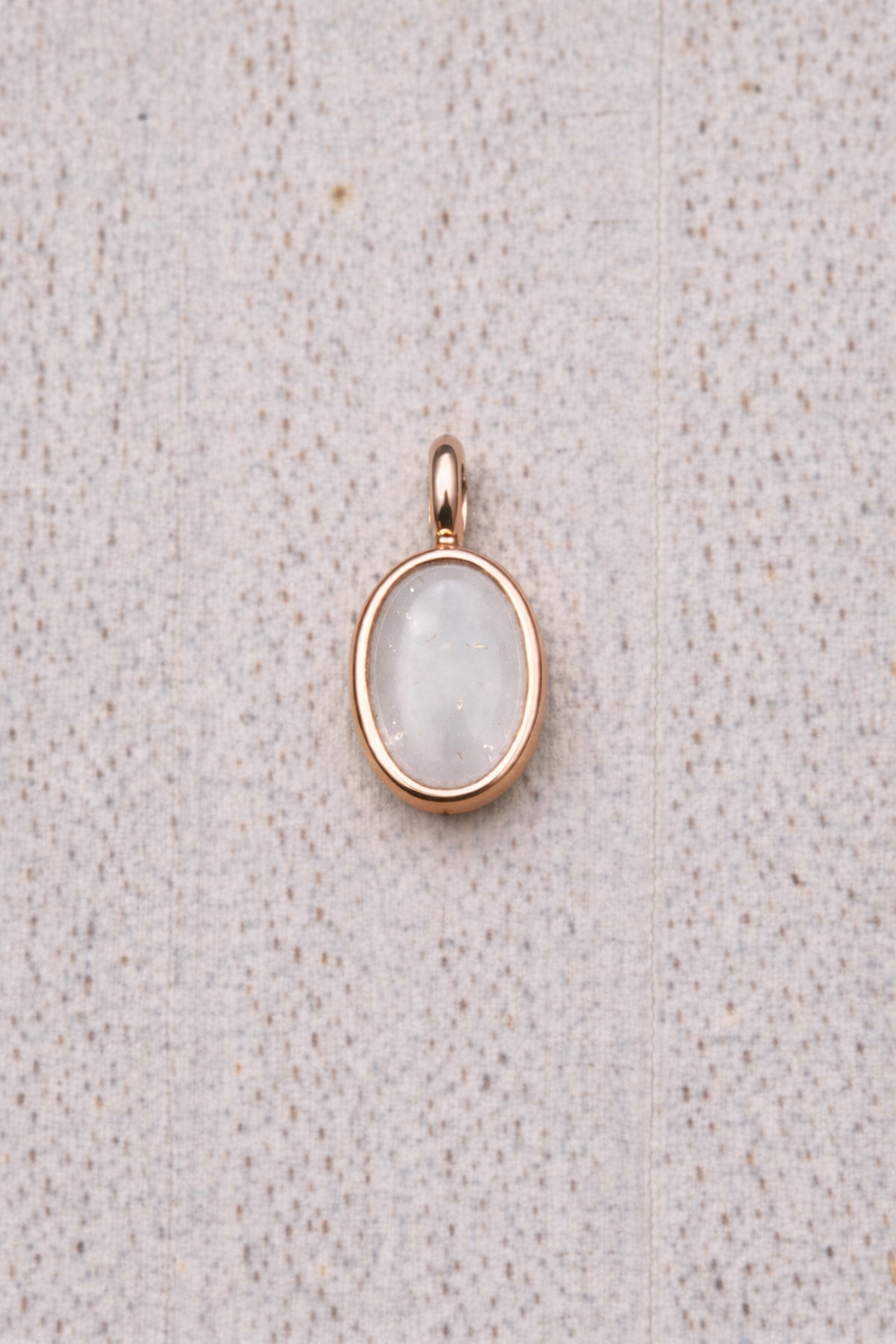 Pendentif Mars de forme ovale en Or Rose, pierre naturelle