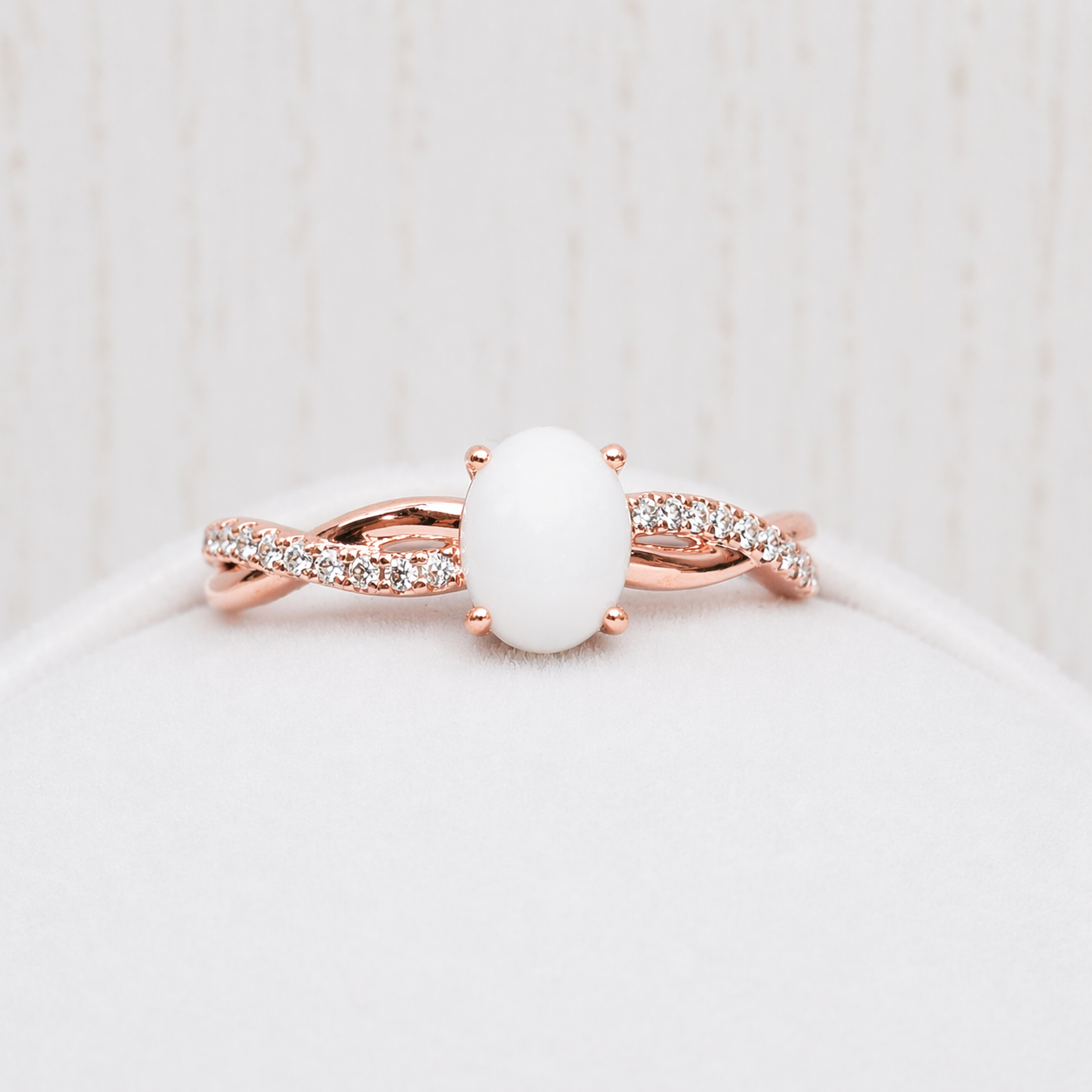 Infinity ring in Rose gold, white stone