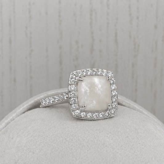 Bague Halo Or Blanc, forme carrée avec pierre perlée