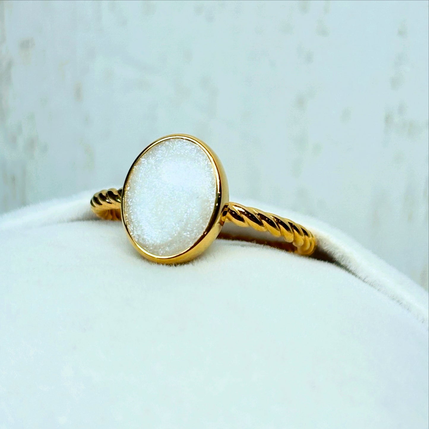 Apodis torsadé Or jaune, pierre scintillante