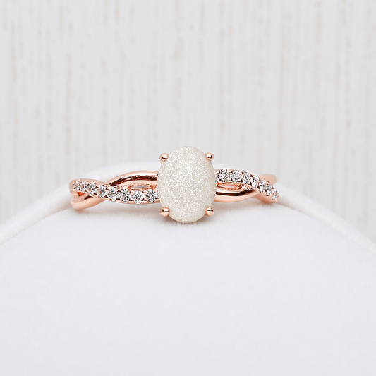Infinity ring in Rose gold, sparkling stone
