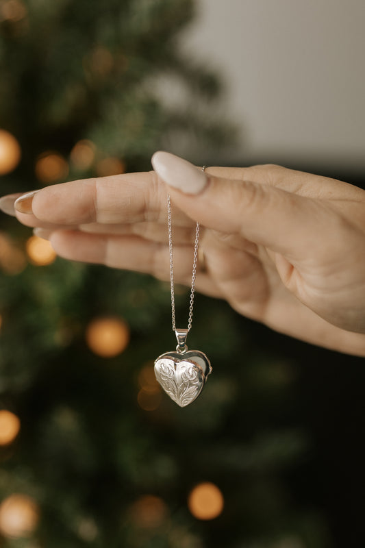 Floral Heart locket in White Gold, sparkling stone