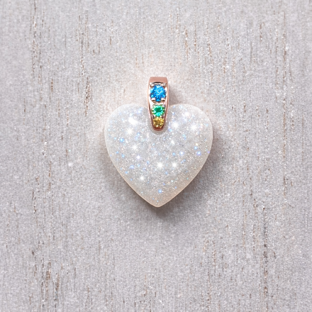Maia heart shaped in Yellow Gold, white stone