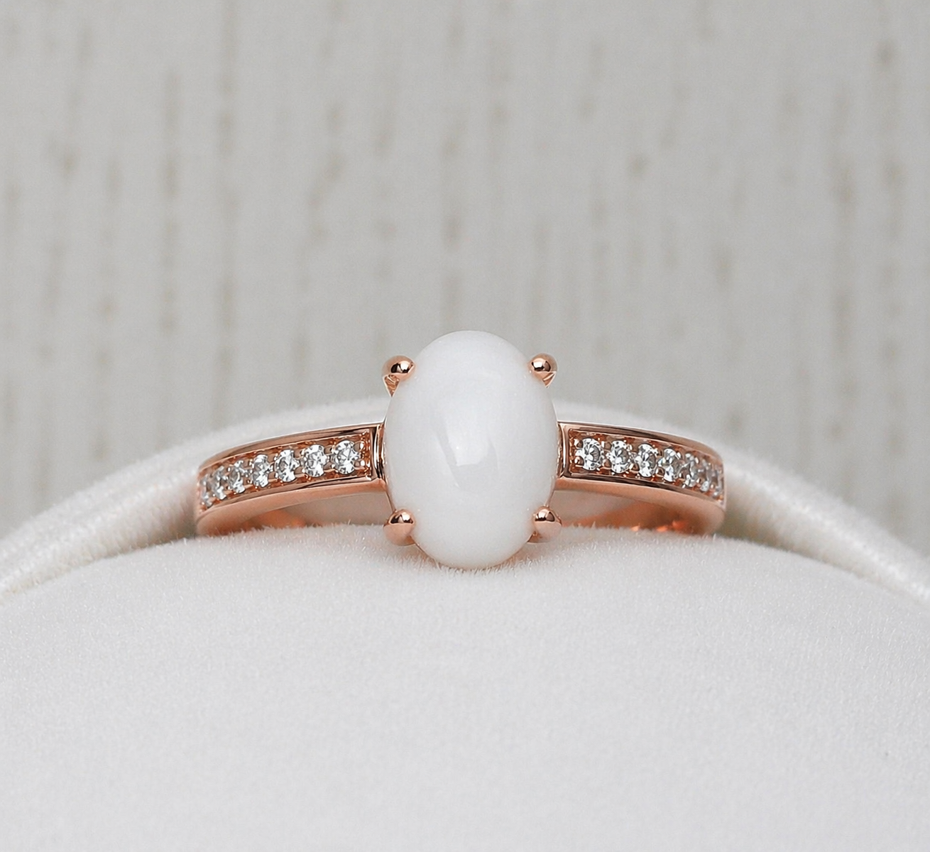 Bague Vela Or Rose, pierre blanche