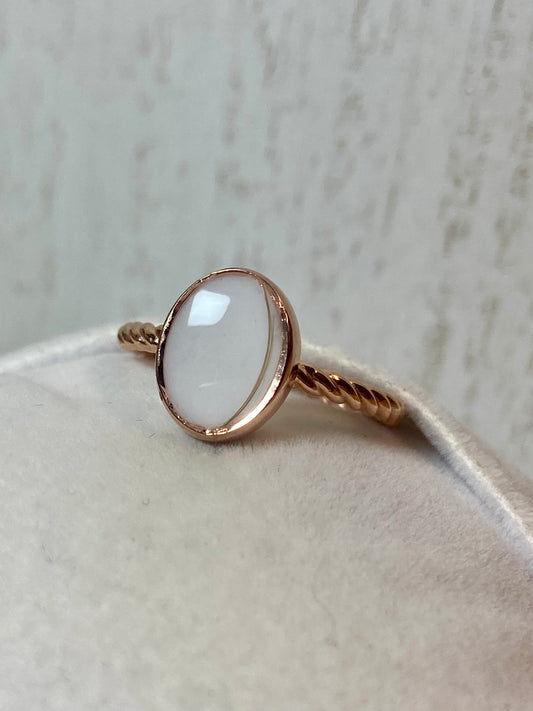 Apodis torsadé Or rose, pierre blanche