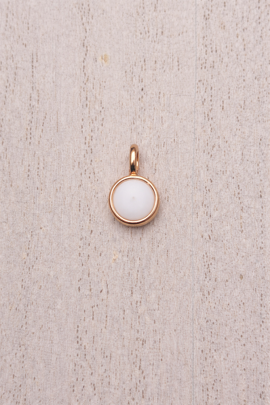 Rond Mars Pendant in Yellow Gold with white stone