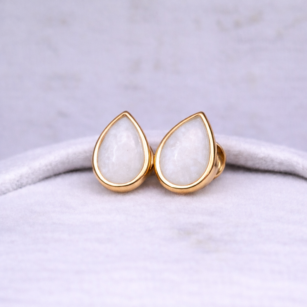 Round Mars Earrings - Yellow Gold with pearl stone