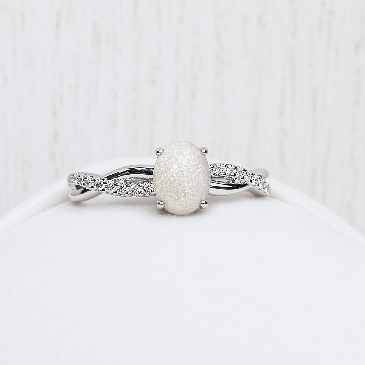 Infinity ring in White gold, sparkling stone
