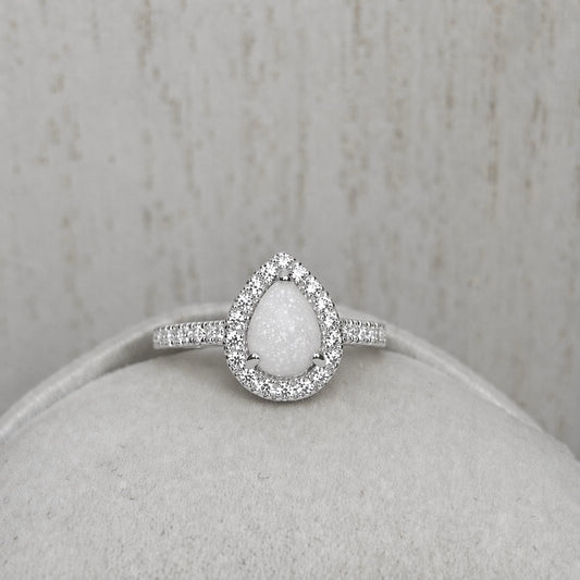 Bague Halo Or Blanc, forme poire avec pierre naturelle