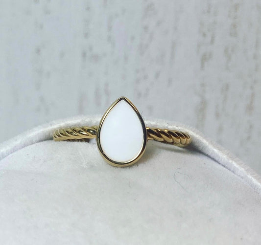 Hera torsadé Or jaune, pierre blanche