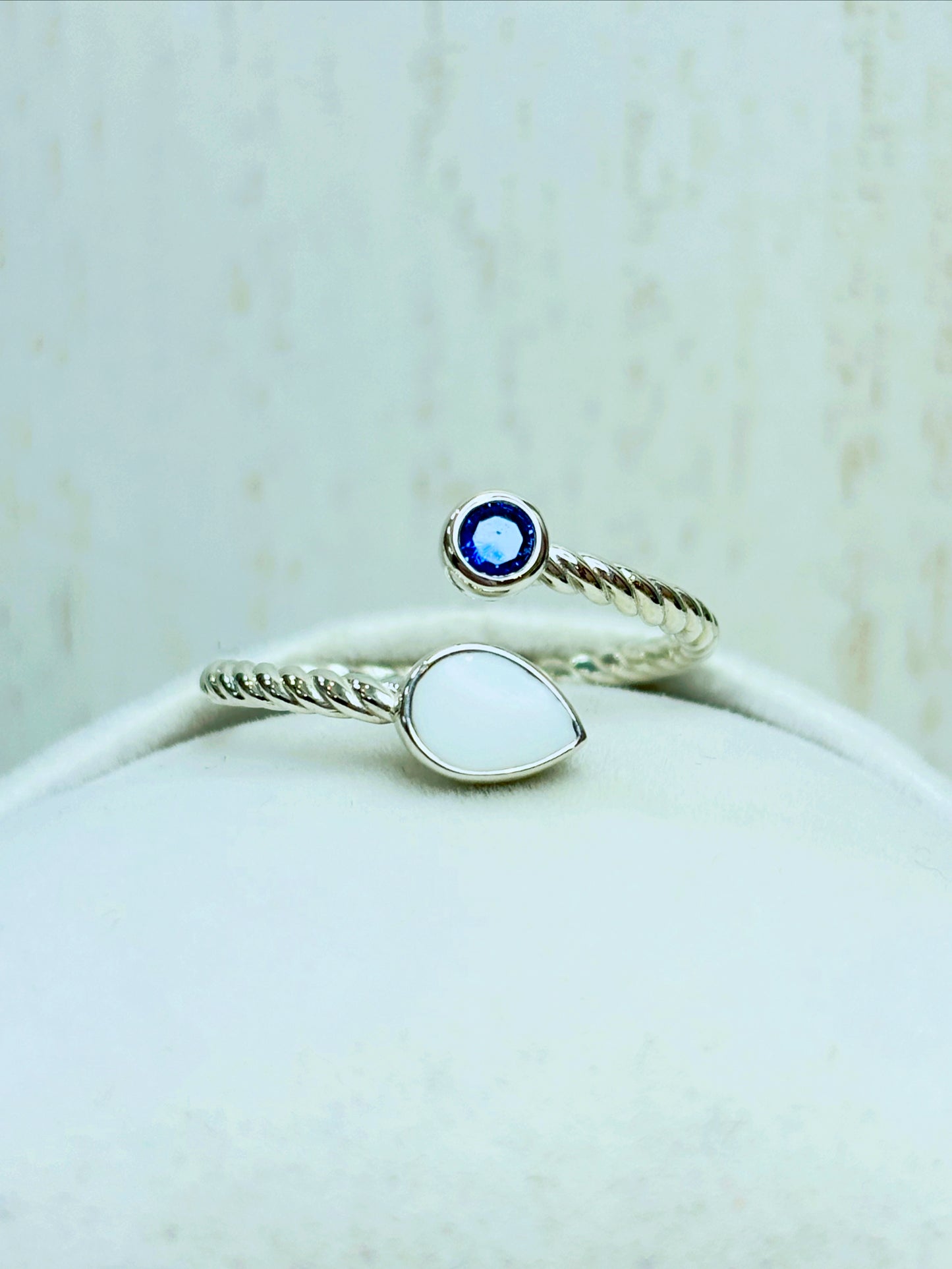 Bague Lyra en argent, pierre blanche