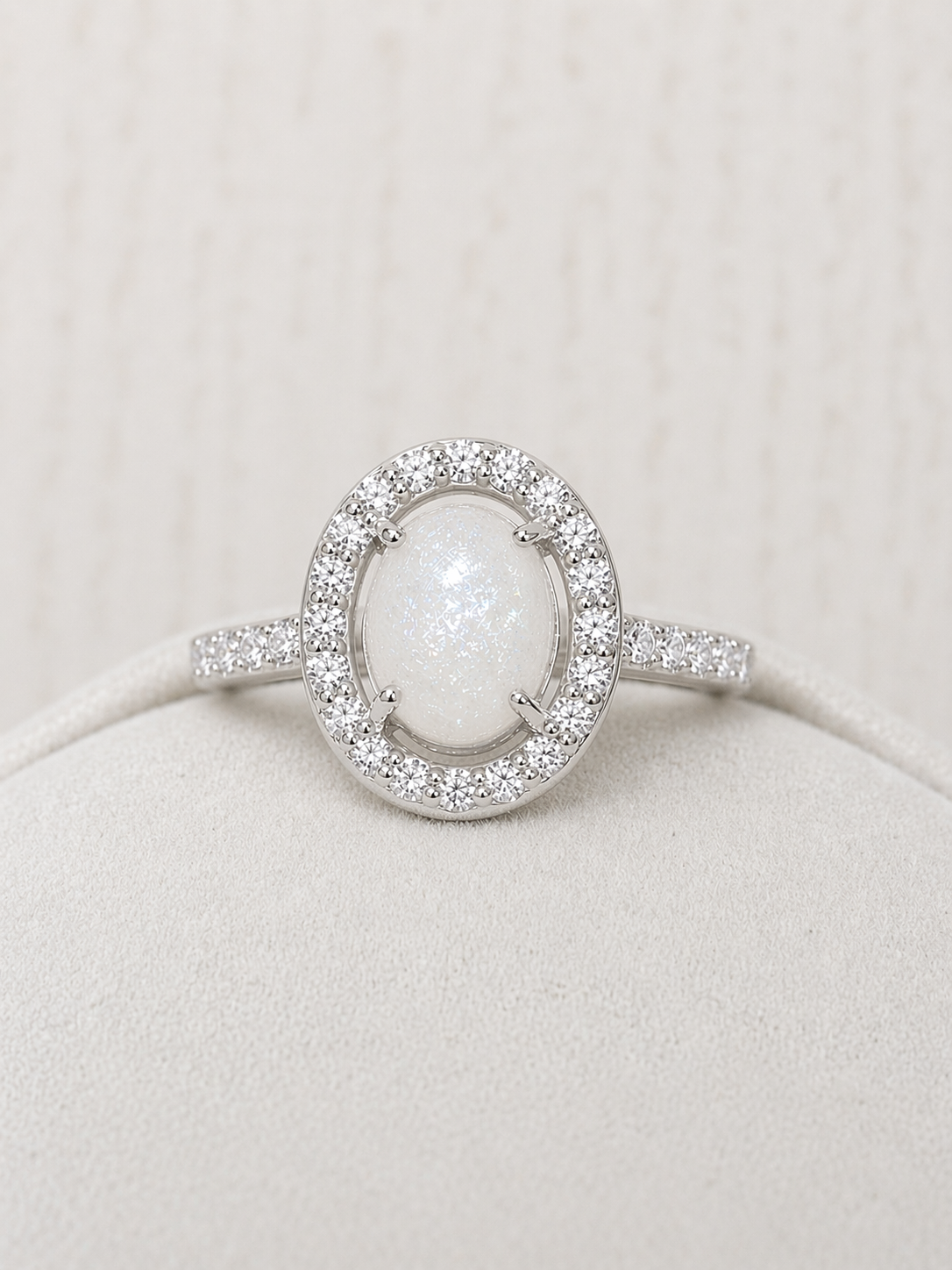 Bague Halo Argent, forme ovale avec pierre scintillante
