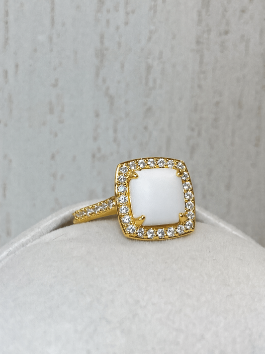 Bague Halo Or Jaune, forme carrée avec pierre blanche