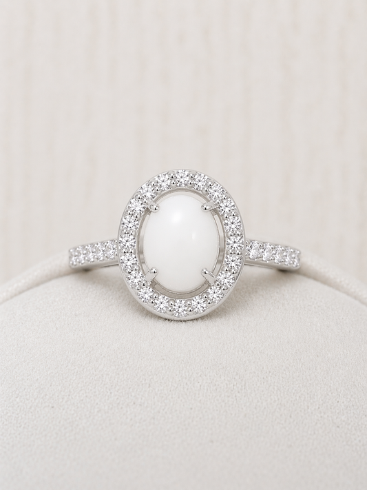 Halo ring in White gold, oval shaped with white stone