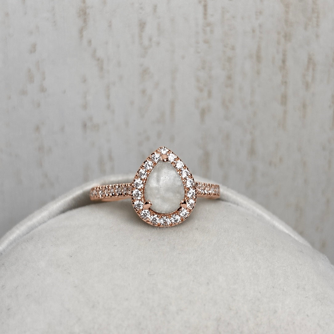 Bague Halo Or Rose, forme poire avec pierre perlée