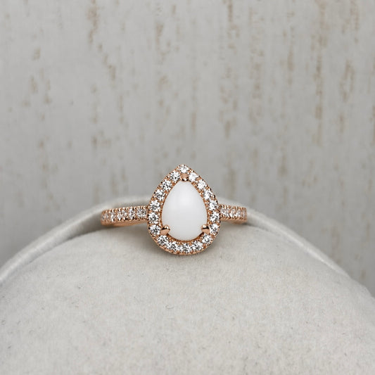 Bague Halo Or Rose, forme poire avec pierre blanche
