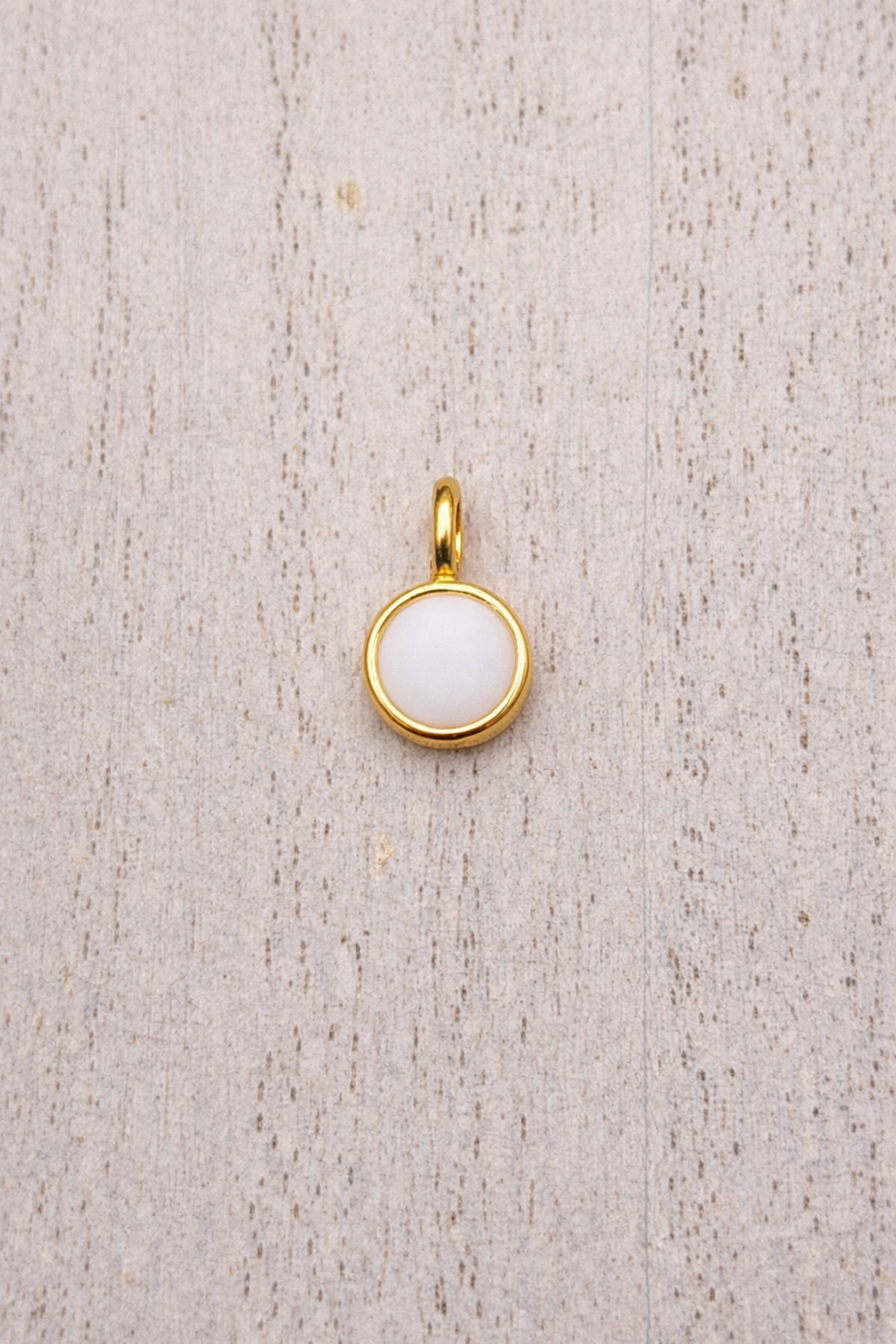 Rond Mars Pendant in Yellow Gold with white stone