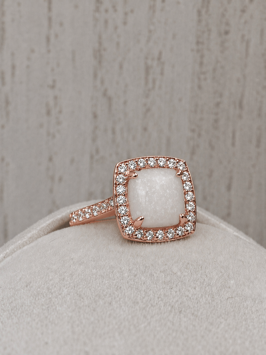 Bague Halo Or Rose, forme carrée avec pierre naturelle