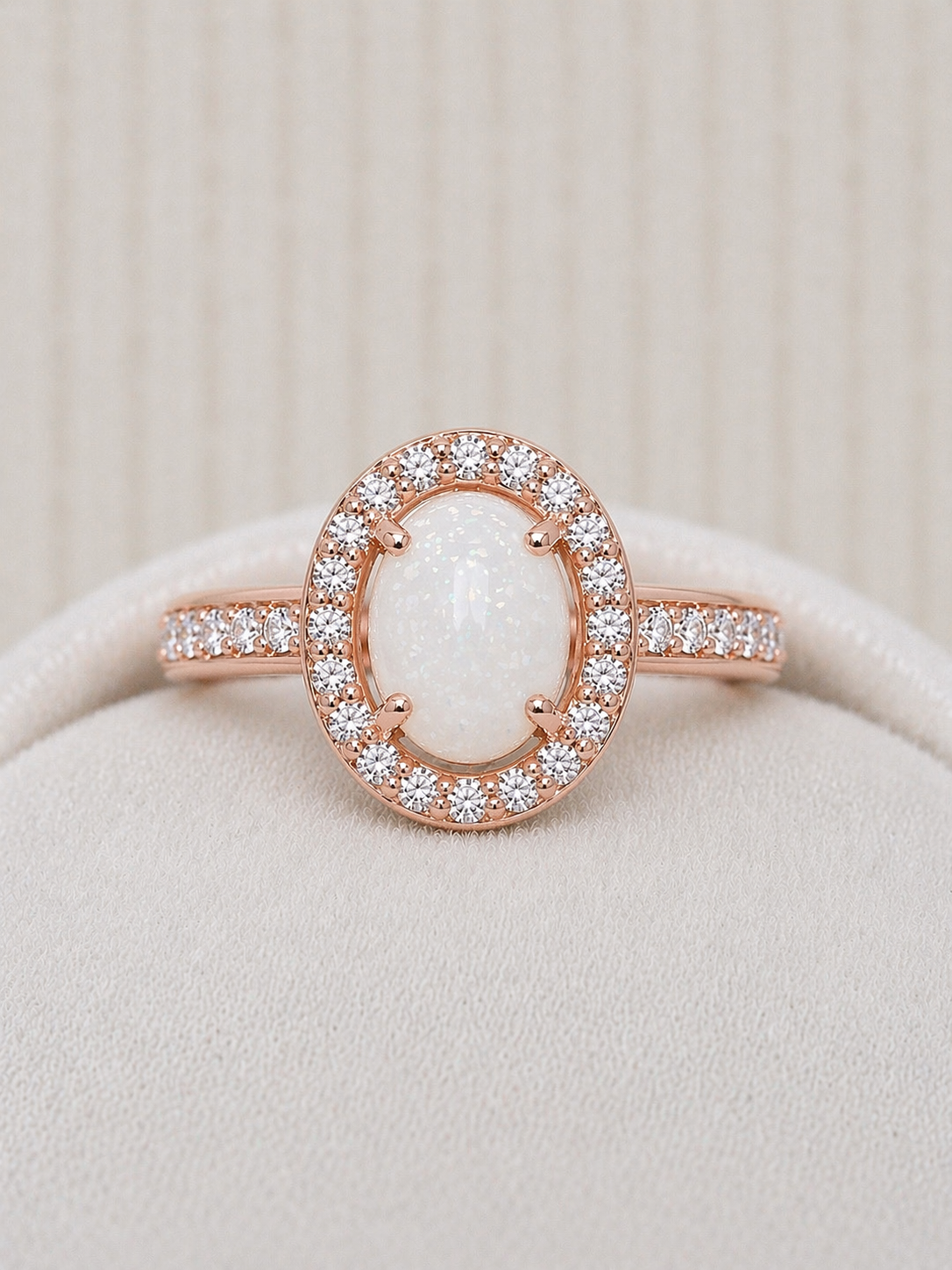 Bague Halo Or Rose, forme ovale avec pierre naturelle