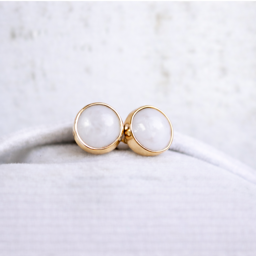Round Mars Earrings - Yellow Gold with natural stone