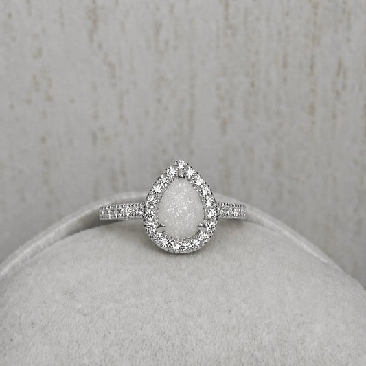 Bague Halo Or Blanc, forme poire avec pierre scintillante