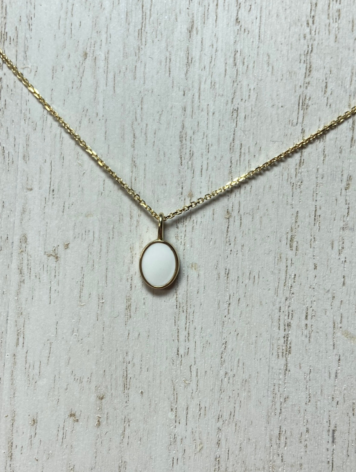 Pendentif Apodis Or jaune, pierre blanche