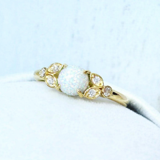 Ring Flower in Yellow Gold with sparkling stone
