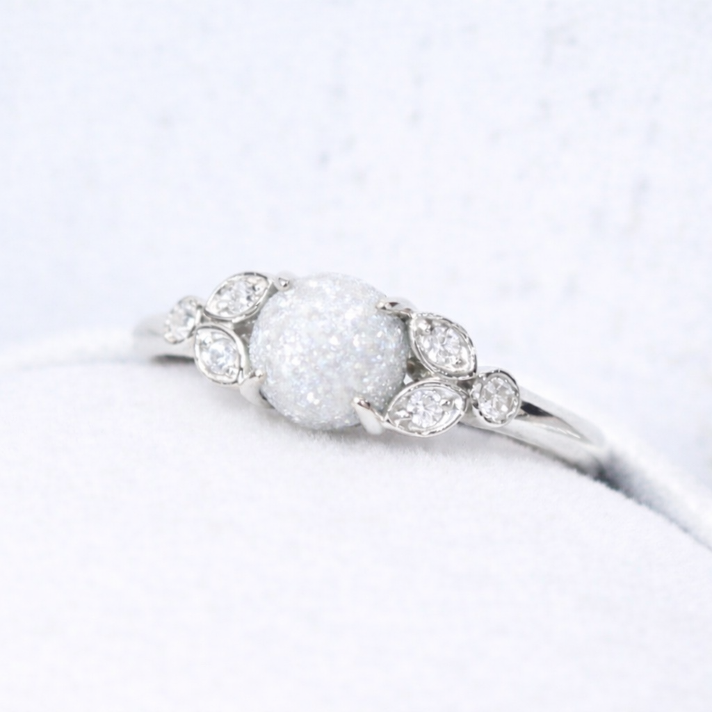 Ring Flower in White Gold with sparkling stone