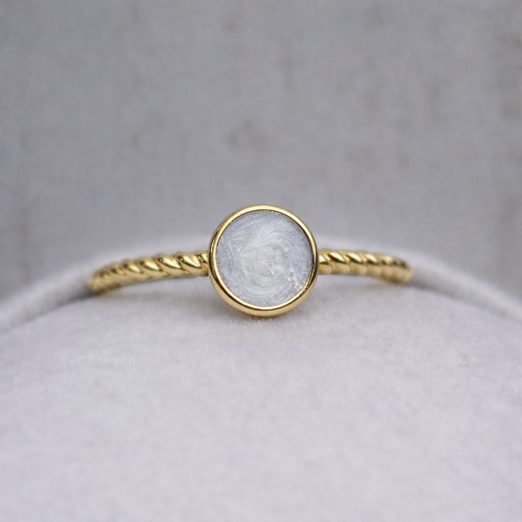 Petite Ourse rope in Yellow Gold, pearl stone